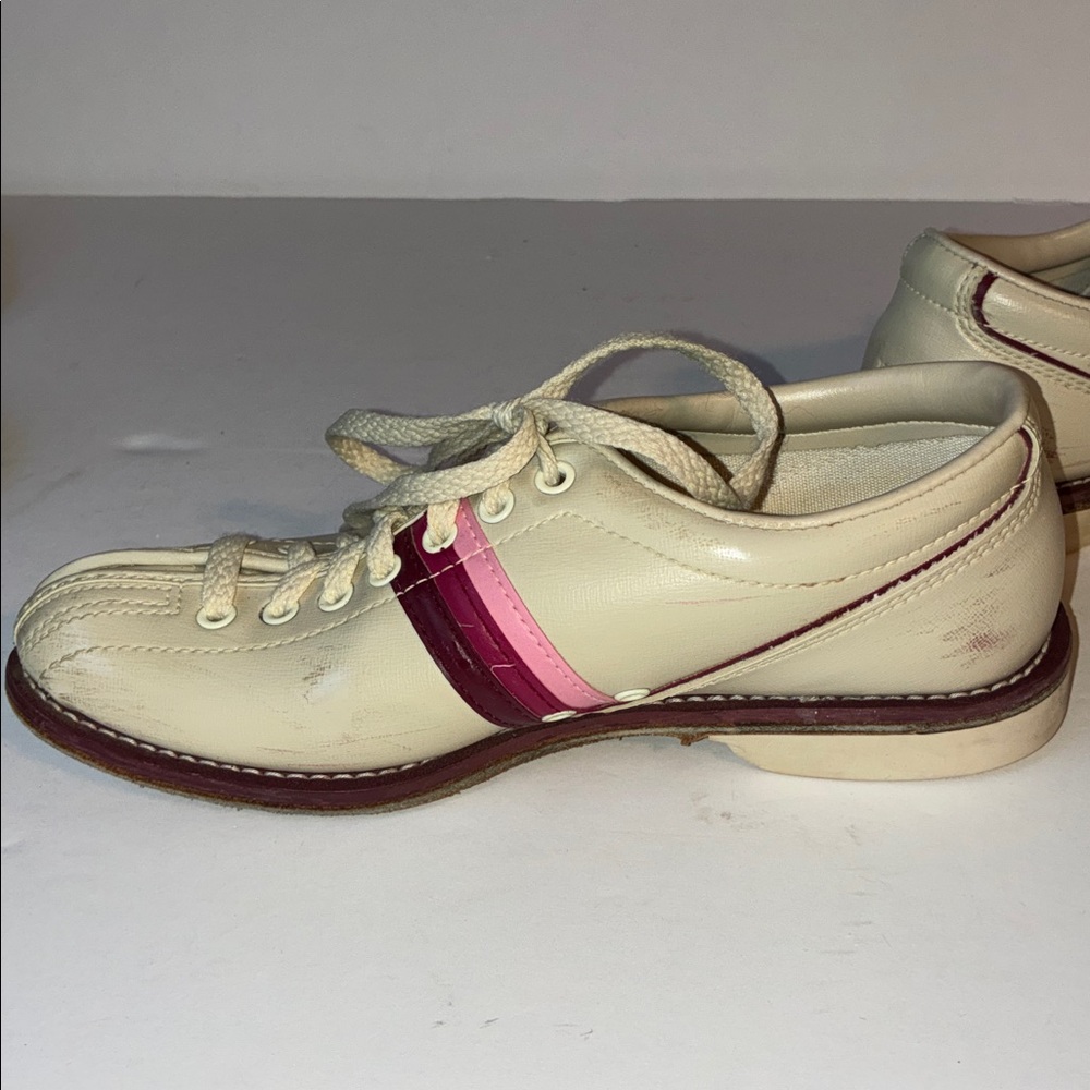 Vintage Endicott Johnson Bowling Shoes, Size 6 - Picture 5 of 10